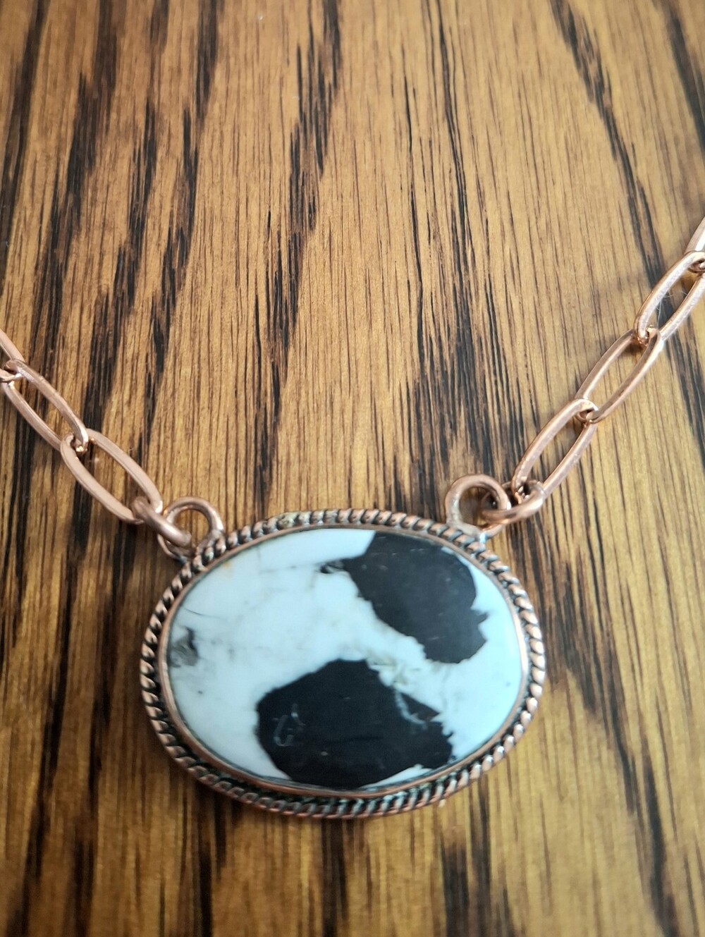 White Buffalo Necklace Copper Framing And Paperclip Chain 18"-20" - Picture 2 of 5